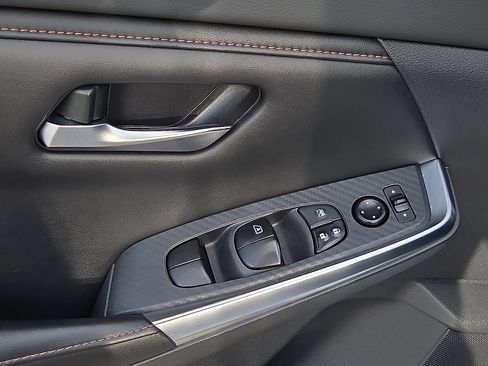 Used 2022 Nissan Sentra SR w/ SR Premium Package FWD image 13