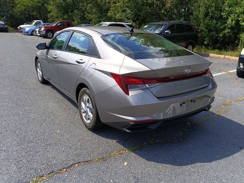 Used 2023 Hyundai Elantra SE FWD image 3