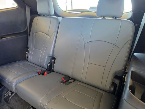 Used 2023 Buick Enclave Essence AWD/4WD image 64