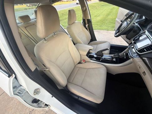 Used 2017 Honda Accord EX image 29