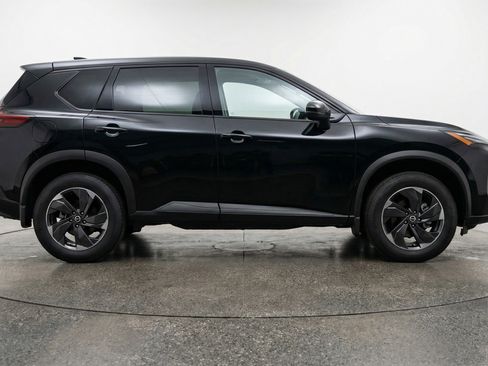 Used 2025 Nissan Rogue SV image 11