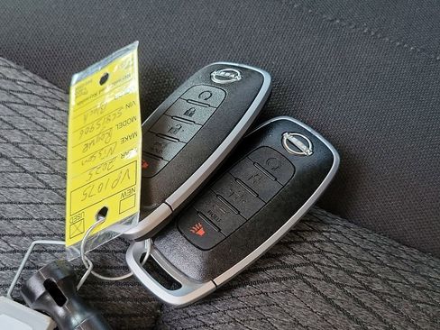 Used 2025 Nissan Rogue SV image 31