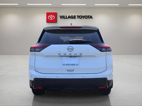 Used 2025 Nissan Rogue S FWD image 4