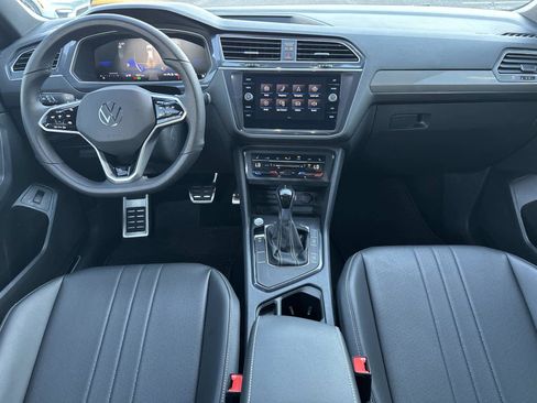 Used 2024 Volkswagen Tiguan SE R-Line image 16