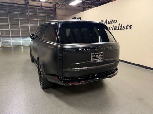 Used 2025 Land Rover Range Rover SE AWD/4WD image 3