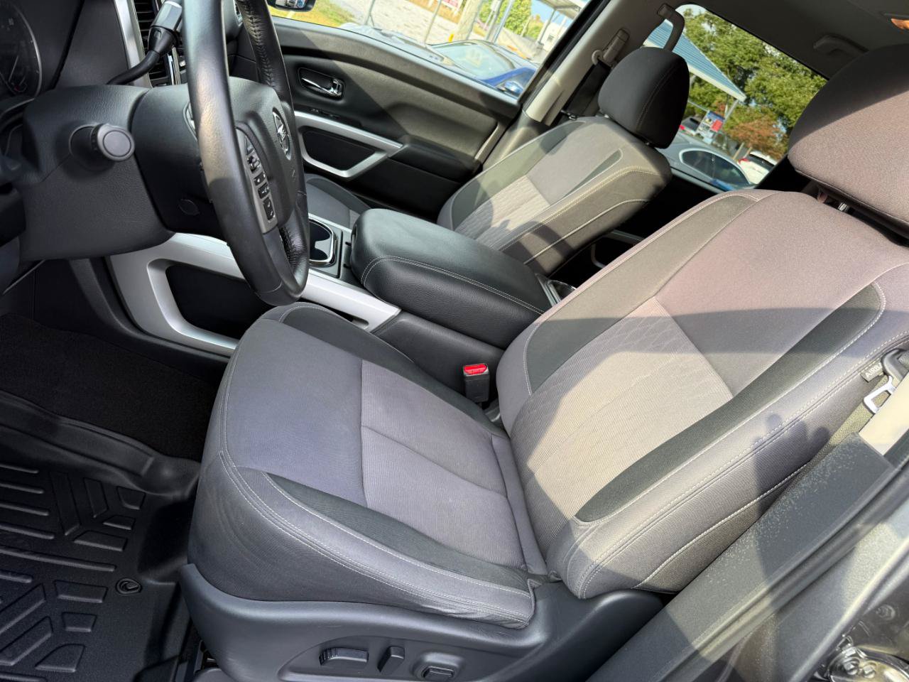 Used 2020 Nissan Titan SV w/ SV Convenience Package AWD/4WD image 22