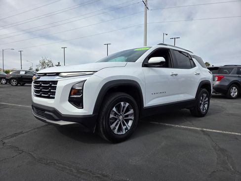 Used 2025 Chevrolet Equinox LT w/ Convenience Package II image 2