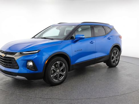 Used 2025 Chevrolet Blazer LT FWD image 3