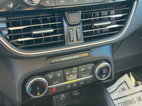 Used 2022 Ford Escape SE w/ Convenience Package image 19