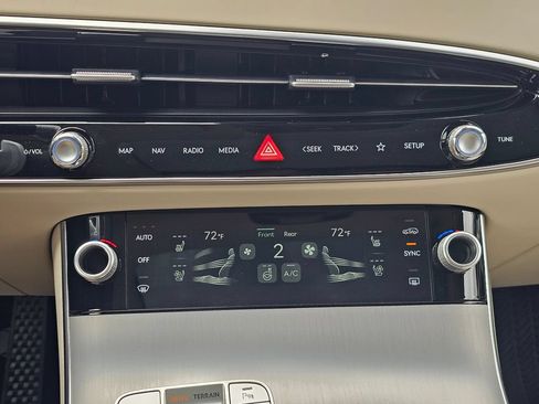 New 2026 Genesis GV70 2.5T Advanced AWD/4WD image 16