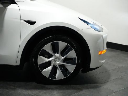 Used 2021 Tesla Model Y Long Range image 6