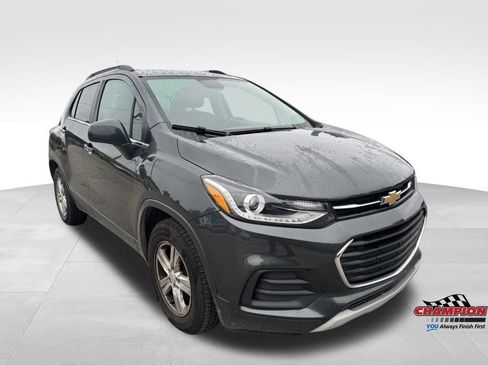 Used 2019 Chevrolet Trax LT w/ LT Convenience Package image 9