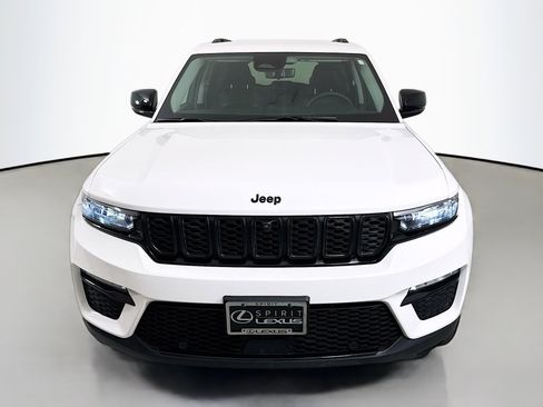 Used 2023 Jeep Grand Cherokee Limited w/ Luxury Tech Group II image 2