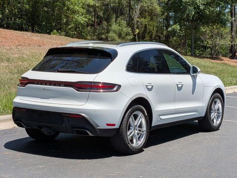 Certified 2025 Porsche Macan AWD/4WD image 30