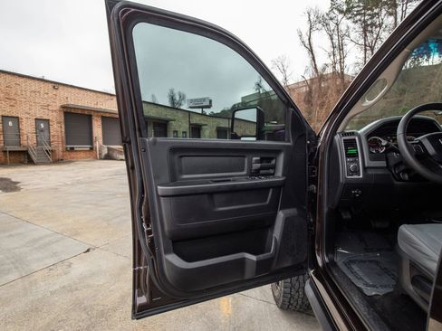 Used 2017 RAM 2500 Tradesman w/ Chrome Appearance Group image 18