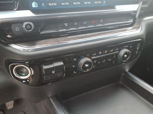 Used 2024 Chevrolet Silverado 2500 LTZ w/ LTZ Convenience Package image 16