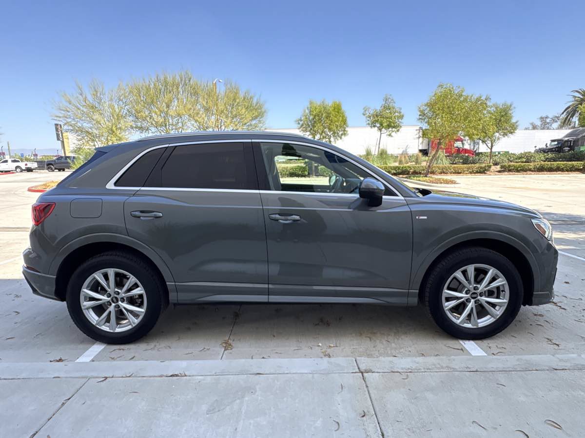 Used 2022 Audi Q3 2.0T Premium Plus w/ Premium Plus Package AWD/4WD image 2