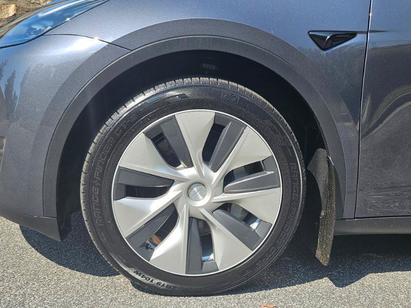 Used 2023 Tesla Model Y Long Range AWD/4WD image 18