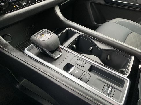 Used 2024 Nissan Pathfinder SV image 25