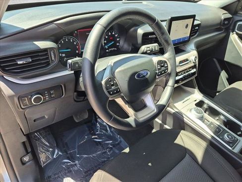 Used 2023 Ford Explorer XLT AWD/4WD image 10