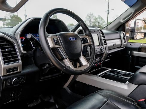 Used 2019 Ford F250 Lariat w/ Chrome Package image 3
