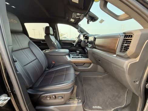 Used 2022 Chevrolet Silverado 1500 High Country w/ Technology Package image 17