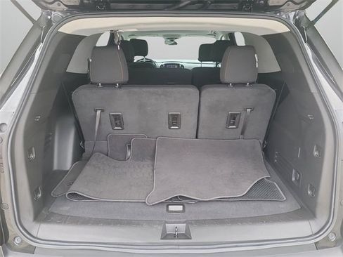 Used 2021 Chevrolet Traverse LS image 30