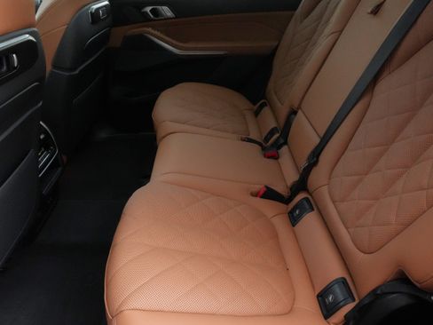 Used 2025 BMW X7 xDrive40i w/ M Sport Package AWD/4WD image 33