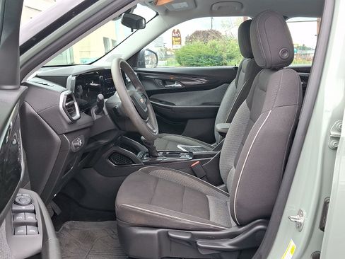 Used 2025 Chevrolet TrailBlazer LS AWD/4WD image 13