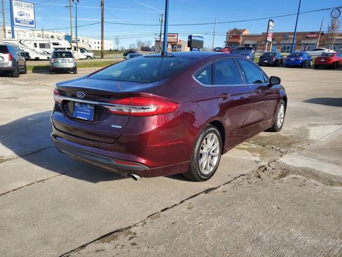 Certified 2017 Ford Fusion SE image 4