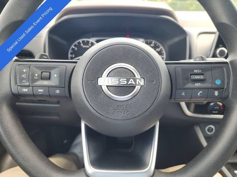 Used 2022 Nissan Rogue SV FWD image 12