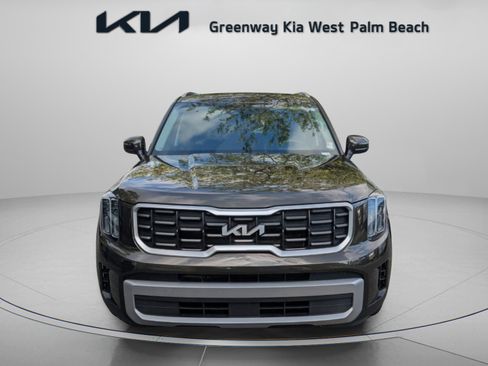 Certified 2023 Kia Telluride S w/ S Sunroof Package image 3