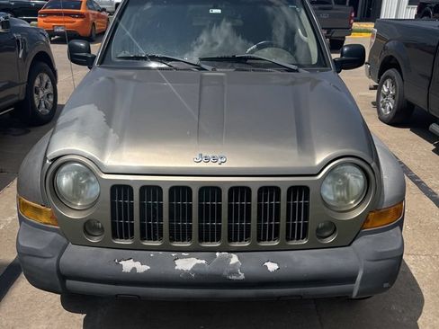Used 2006 Jeep Liberty Sport AWD/4WD image 2