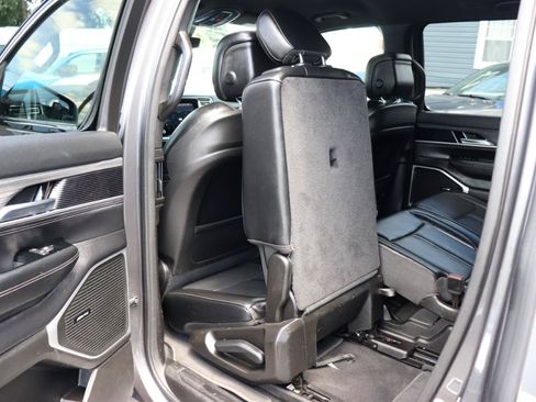 Used 2024 Jeep Wagoneer Series II w/ Flexible Seating Group AWD/4WD image 27