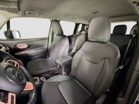 Used 2023 Jeep Renegade Latitude w/ Premium Group AWD/4WD image 14