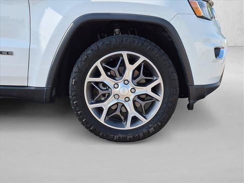 Used 2020 Jeep Grand Cherokee Limited AWD/4WD image 26