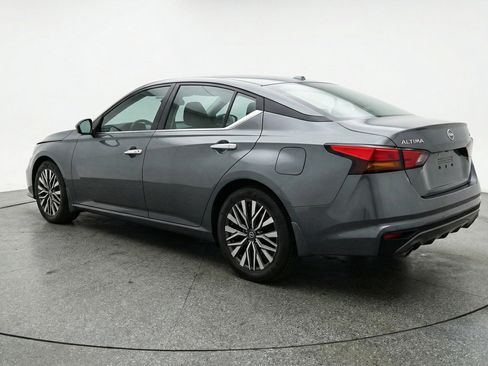 Used 2025 Nissan Altima 2.5 SV FWD image 6