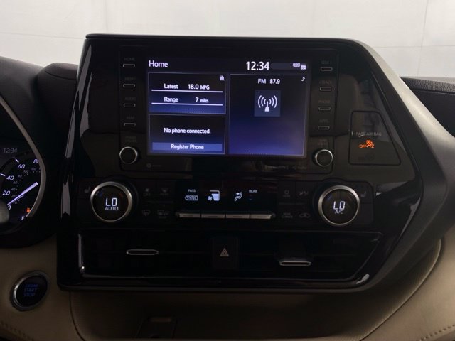 Used 2021 Toyota Highlander XLE AWD/4WD image 22