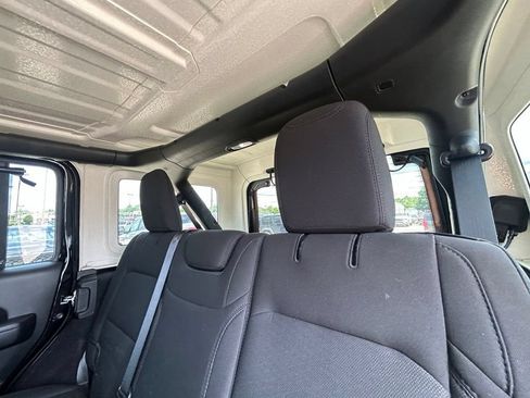 Used 2021 Jeep Wrangler Unlimited Sport AWD/4WD image 26