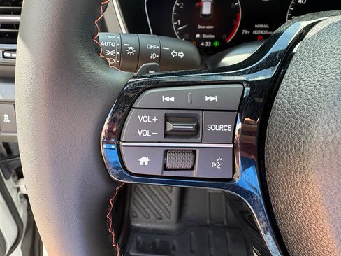 Certified 2025 Honda Pilot Sport image 13