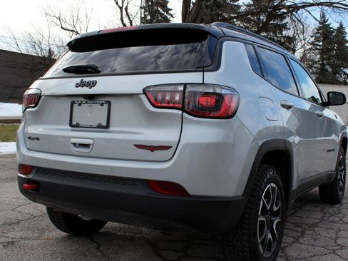 Used 2025 Jeep Compass Trailhawk image 7