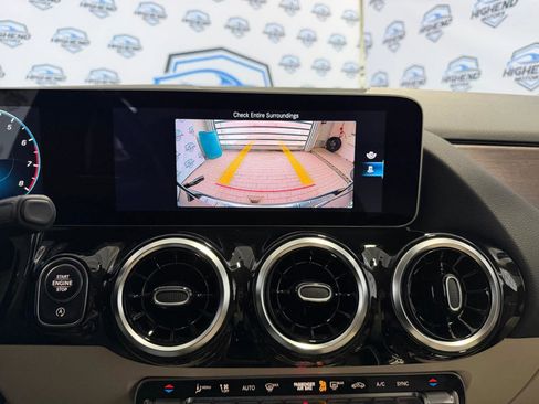 Used 2021 Mercedes-Benz GLA 250 4MATIC w/ Premium Package image 39