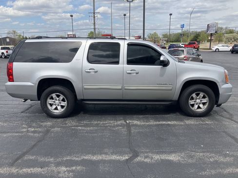 Used 2013 GMC Yukon XL SLT AWD/4WD image 2