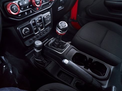 Used 2021 Jeep Gladiator Sport image 41