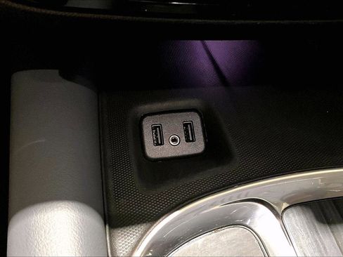 Used 2019 Buick Enclave Essence image 32