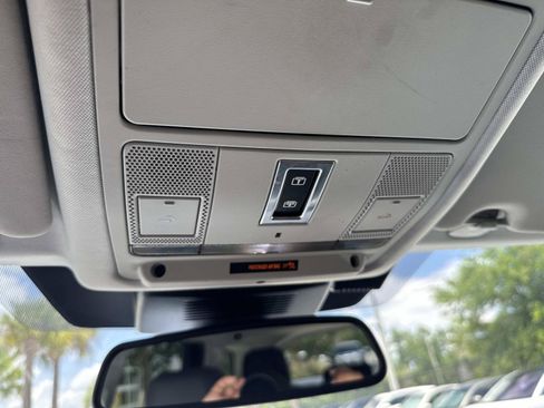 Used 2019 Land Rover Discovery Sport HSE AWD/4WD image 28
