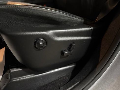 Used 2019 Jeep Grand Cherokee Limited AWD/4WD image 16