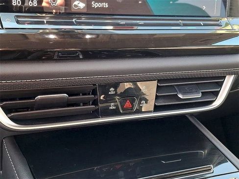 Used 2025 Volkswagen Atlas SE image 15