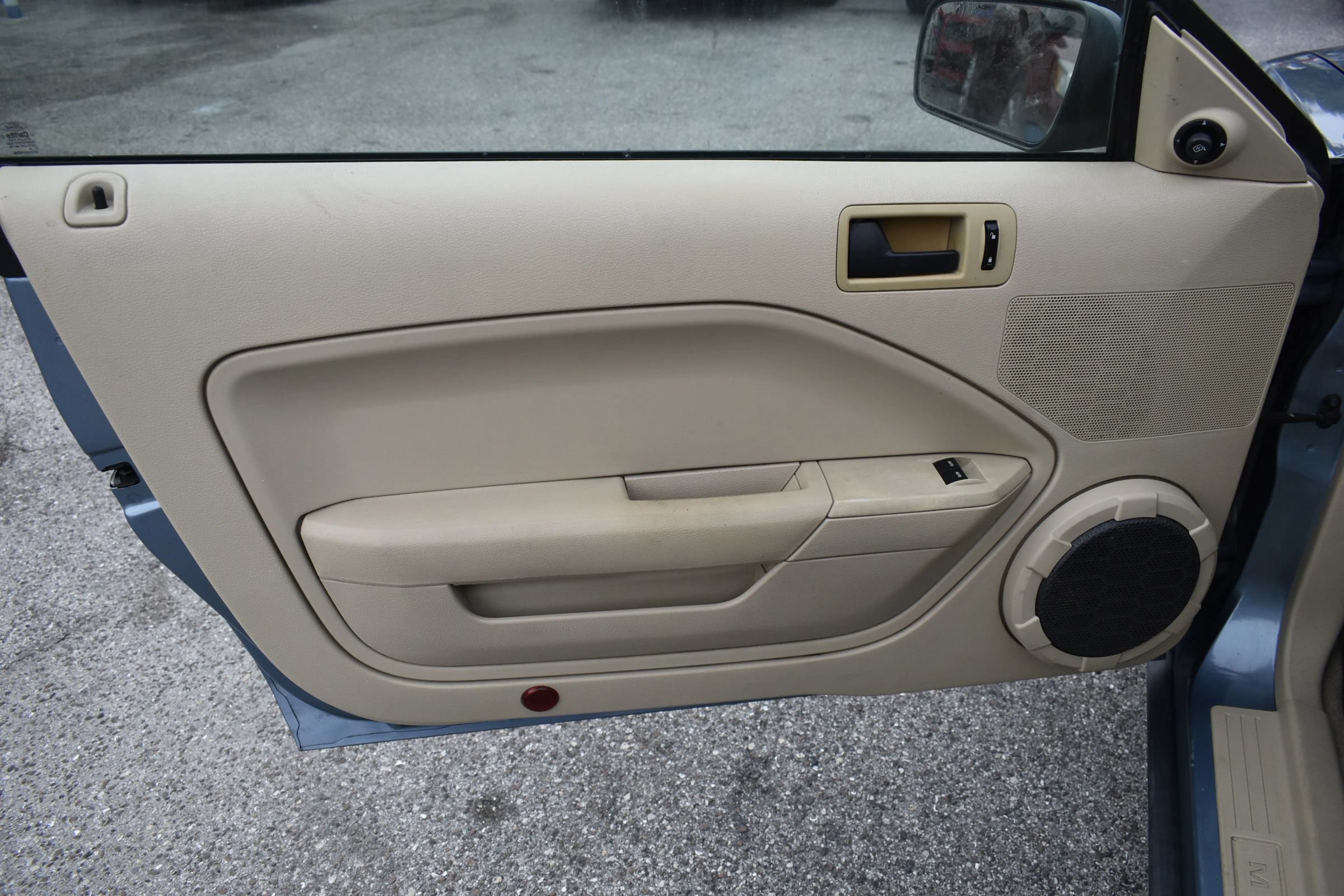 Used 2005 Ford Mustang Coupe RWD image 10
