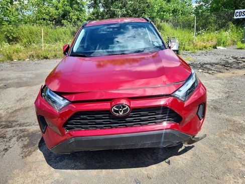 Used 2025 Toyota RAV4 XLE AWD/4WD image 2